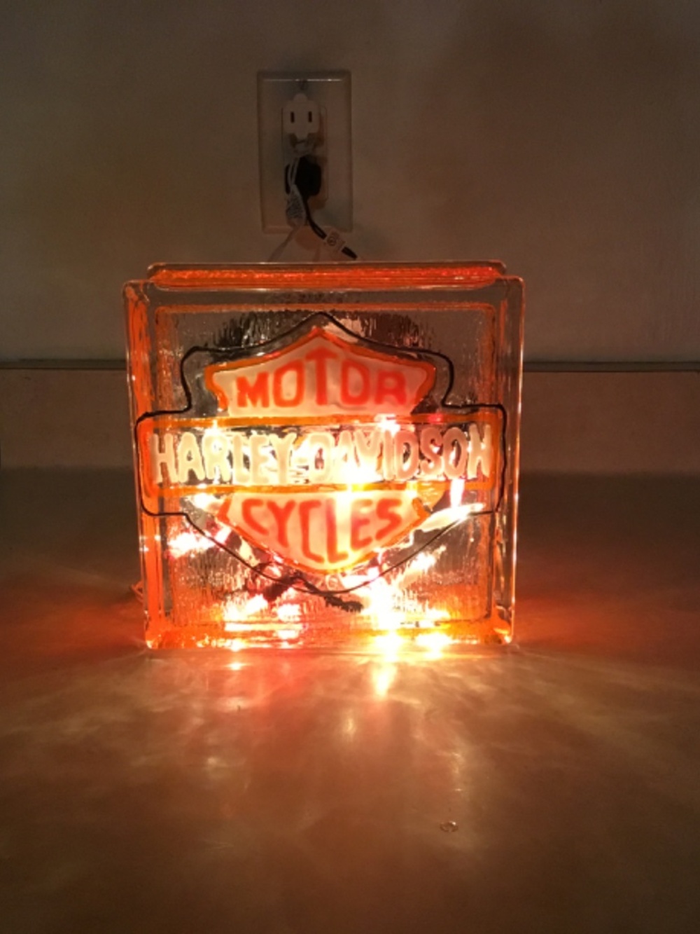 New Hand Painted Eagle Glass Light - Picture 4 of 6